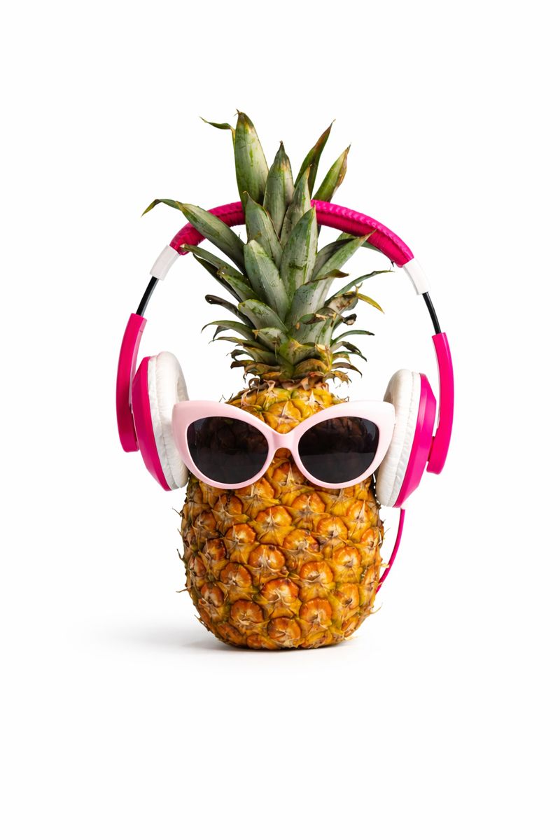 Pineapplewithheadphones